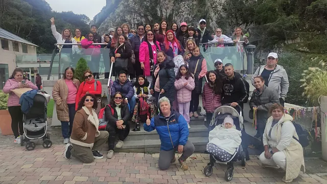 Paseos Y Excursiones Anghelo retrato de familia turistica